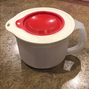Tupperware 8 cup measuring pitcher